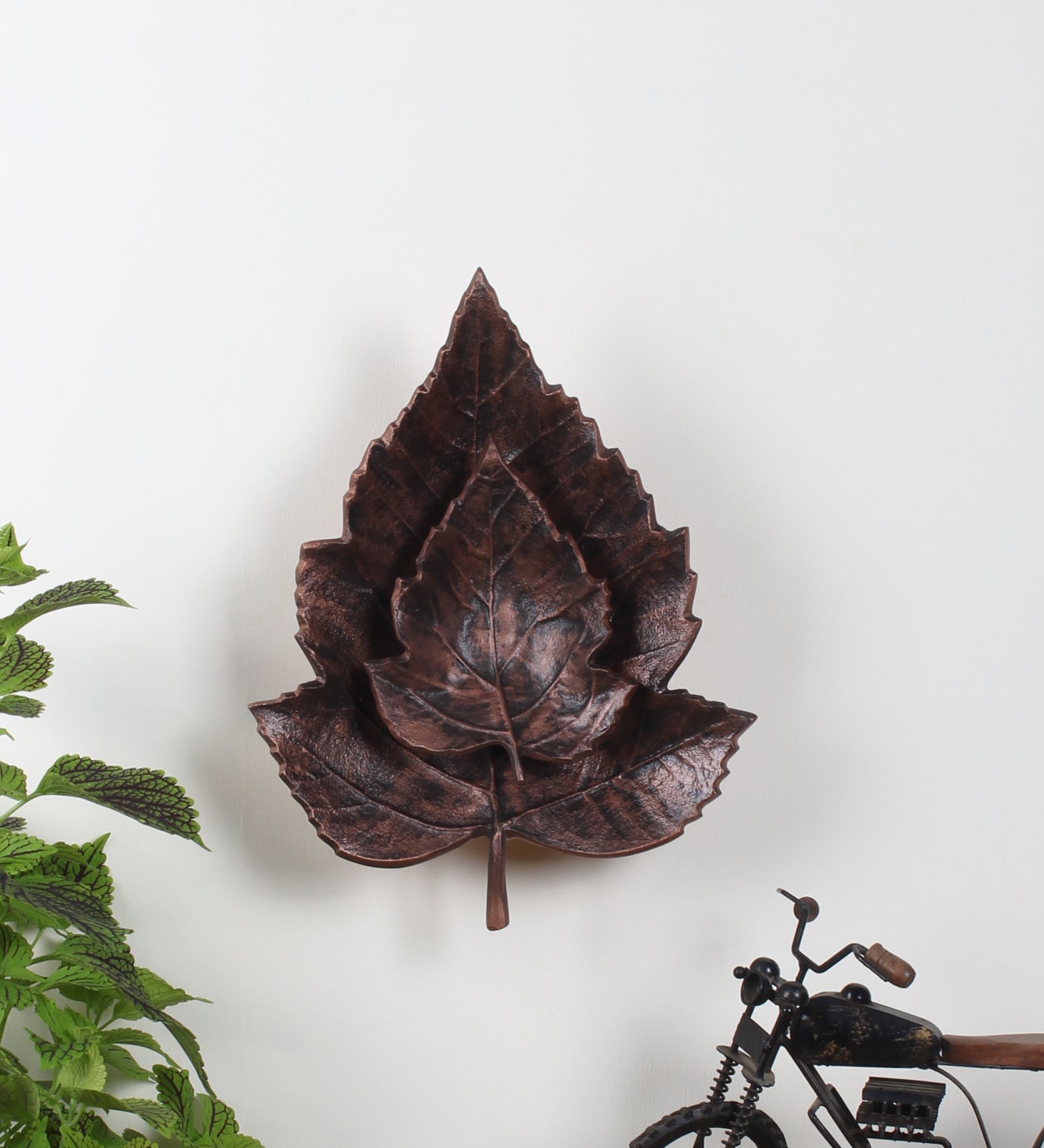 Leaf wall light is a Nature-inspired lighting