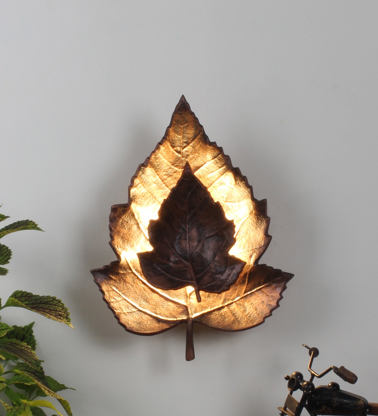 Leaf wall light is a Nature-inspired lighting