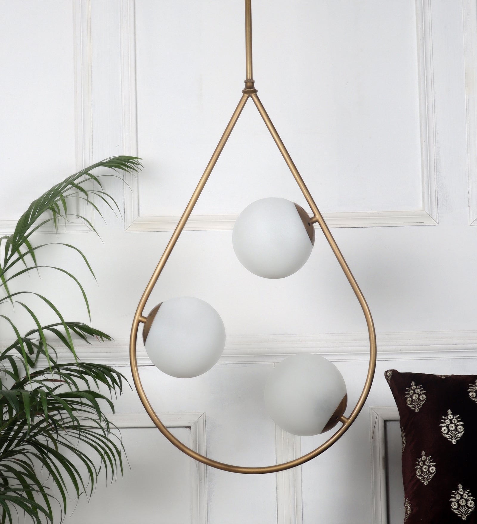 Metal Drop Pendent Light With 3 Frosted Globe